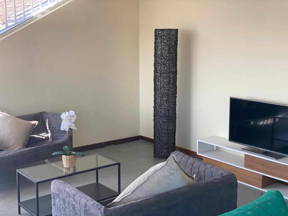 Residencia 12 Octubre Bed & Breakfast Madrid Dış mekan fotoğraf