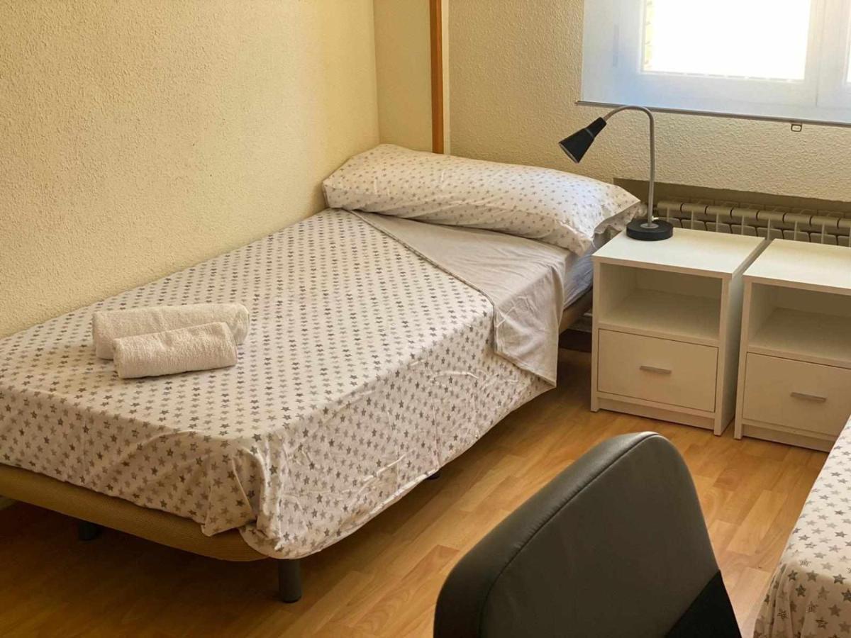 Residencia 12 Octubre Bed & Breakfast Madrid Dış mekan fotoğraf